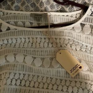 Jodifl white lace poncho size small